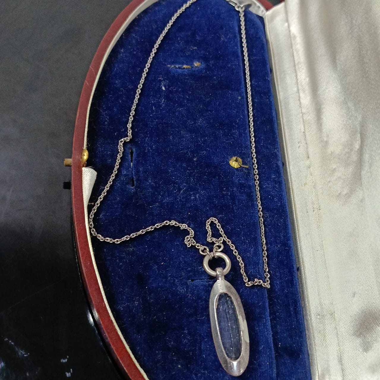 سلسلة فضة تحفة فرنسية بحجر سفير طبيعي