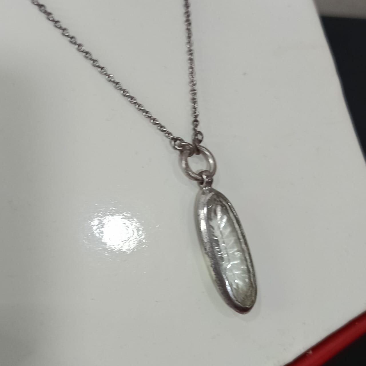 سلسلة فضة تحفة فرنسية بحجر سفير طبيعي