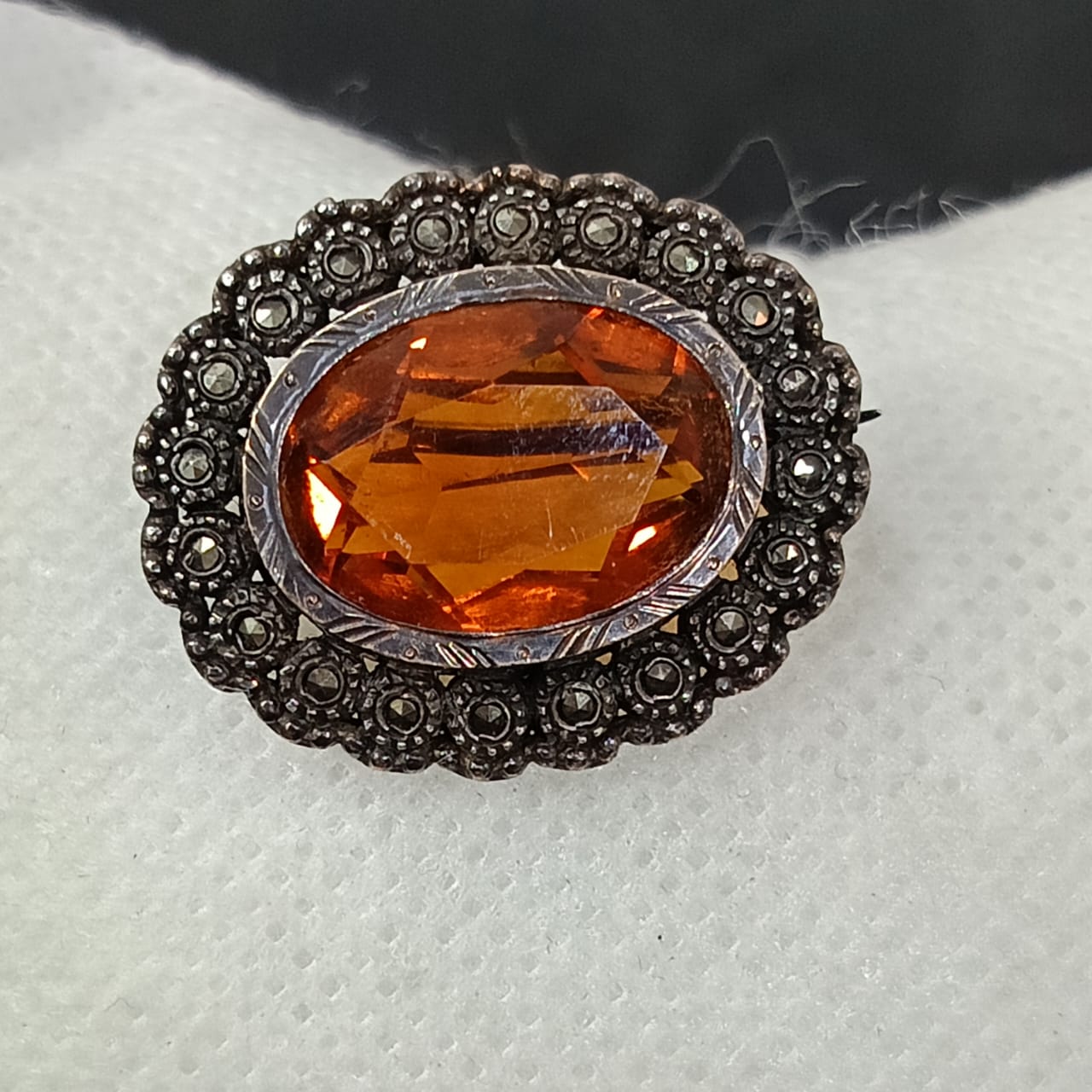 بروش فضة بحجر توباز