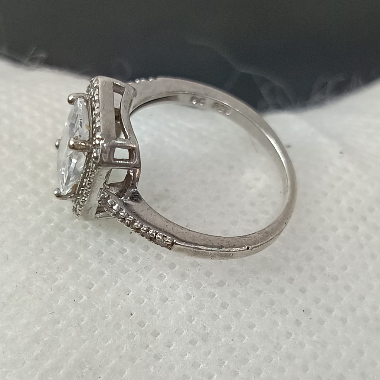 خاتم فضة نسائي مرصع بالأحجار