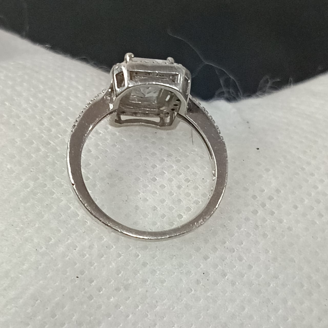 خاتم فضة نسائي مرصع بالأحجار