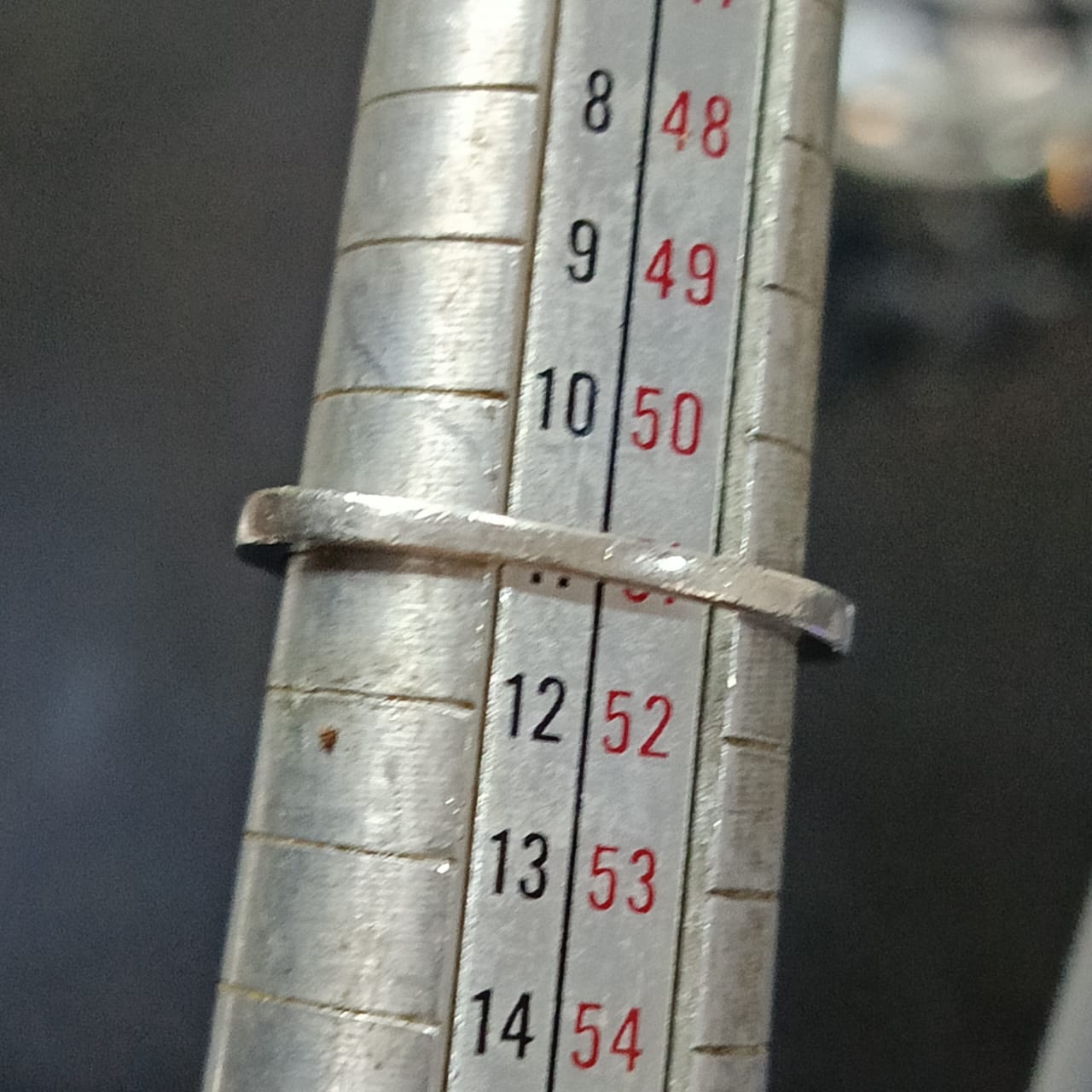 خاتم فضة نسائي مرصع بالأحجار