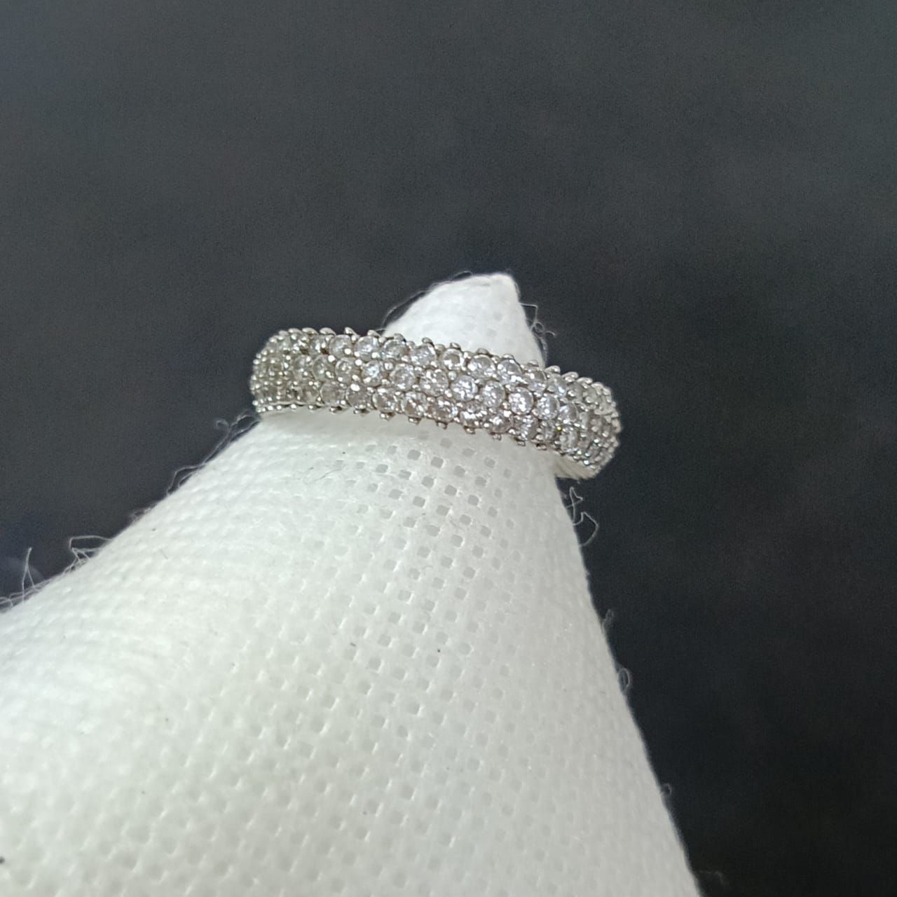 خاتم فضة نسائي مرصع بالأحجار