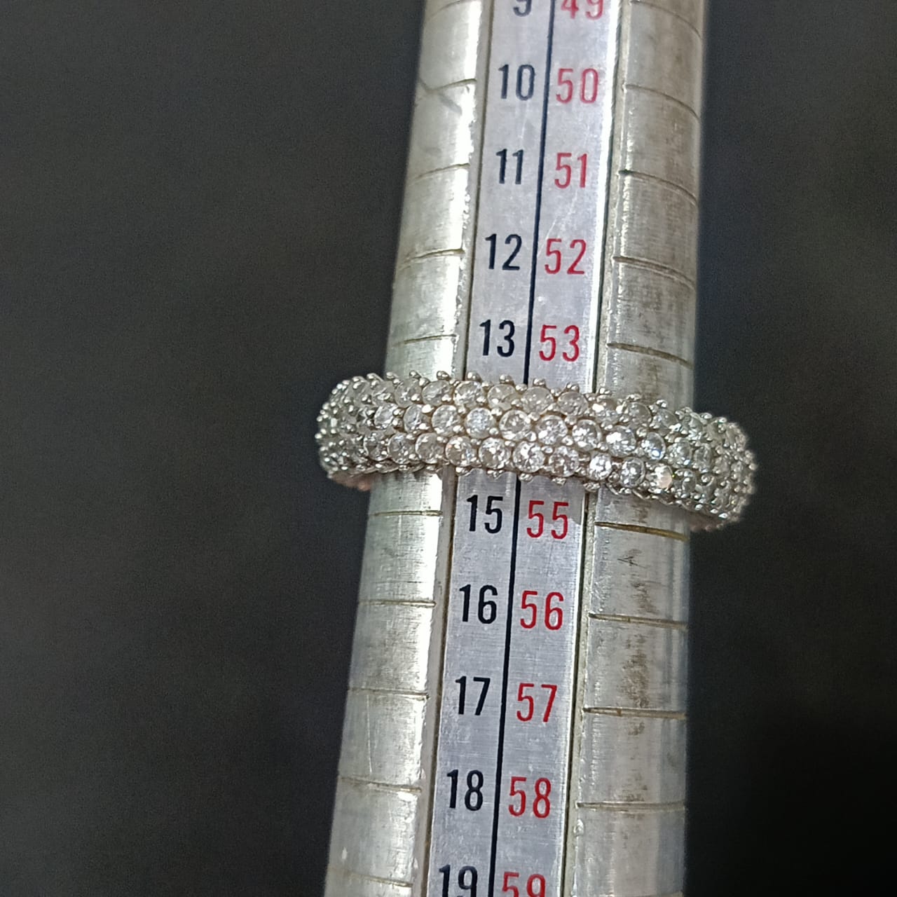 خاتم فضة نسائي مرصع بالأحجار