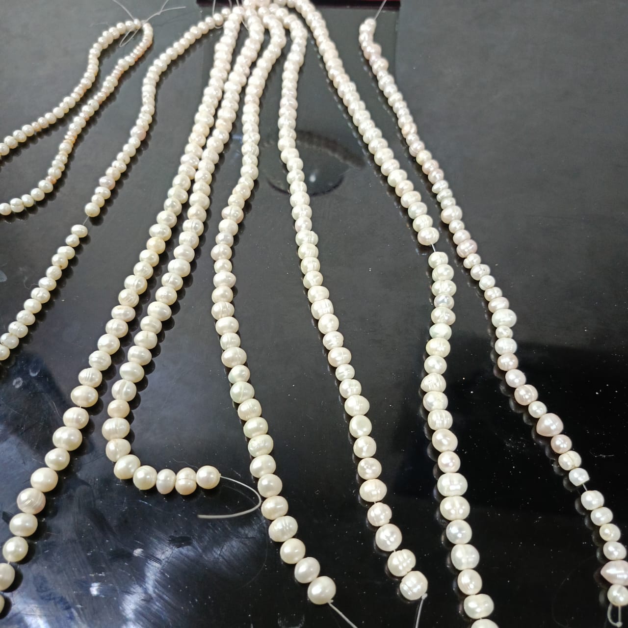 09 عقود لؤلؤ طبيعي مفتوحة