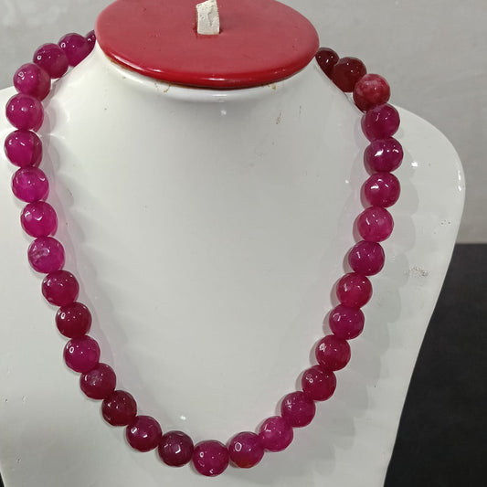 عقد تحفة بحجر يشم رماني طبيعي