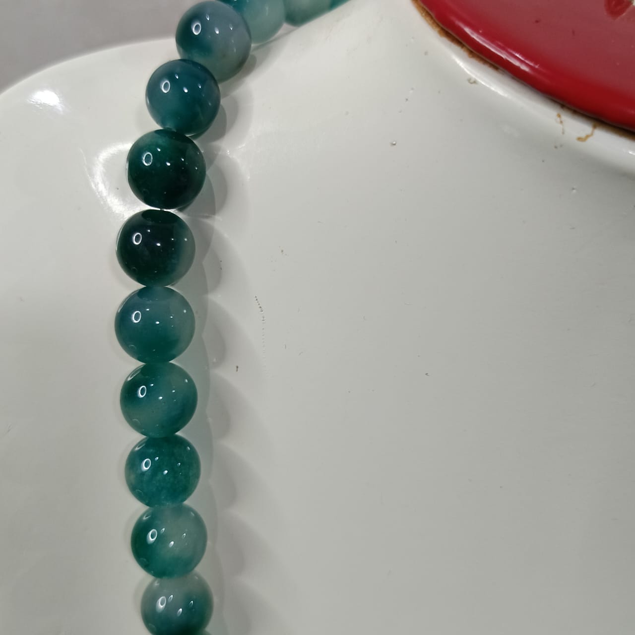 عقد تحفة بحجر طبيعي