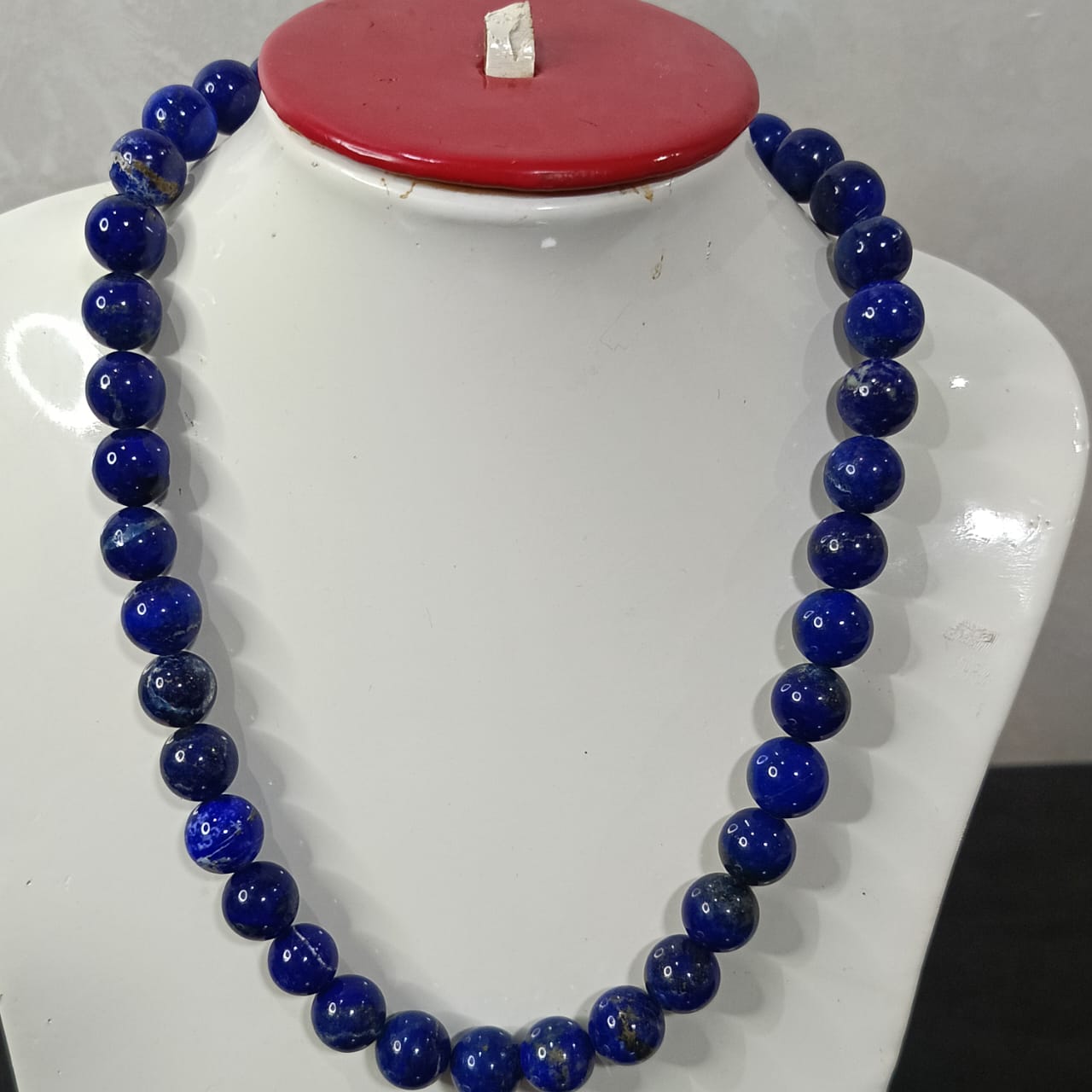 عقد تحفة بحجر لازورد طبيعي