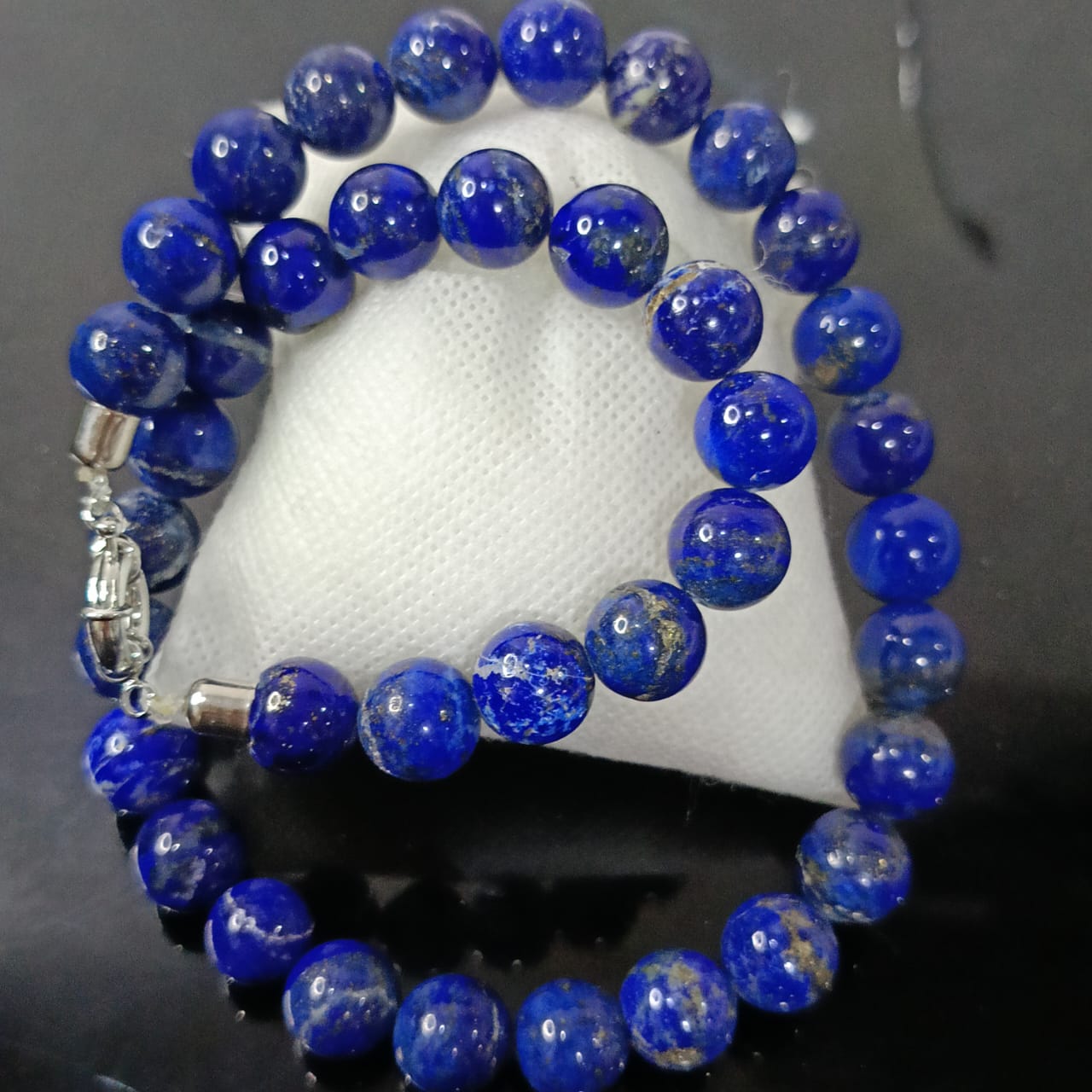 عقد تحفة بحجر لازورد طبيعي