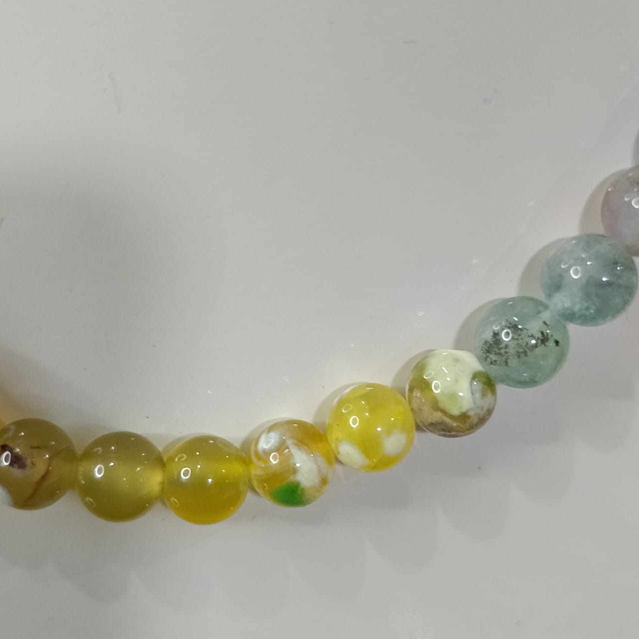 عقد تحفة بحجر تورمالين ملون طبيعي