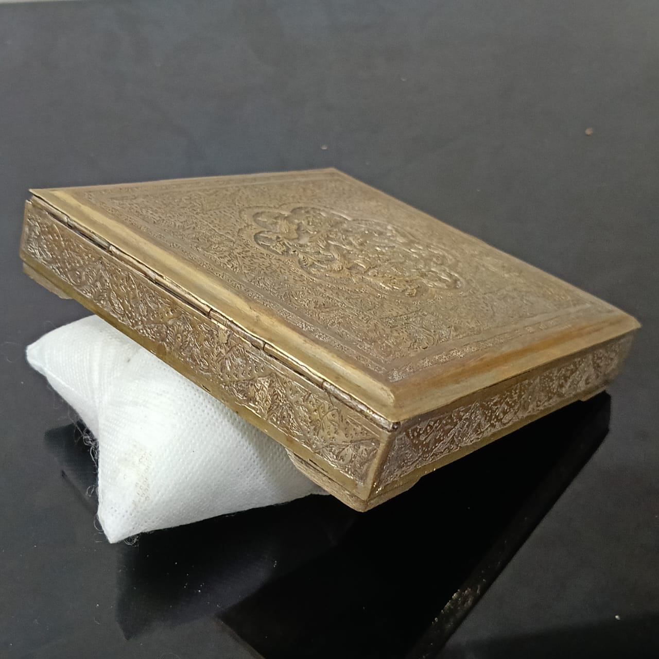 علبة قديمة نحاس مزخرفة