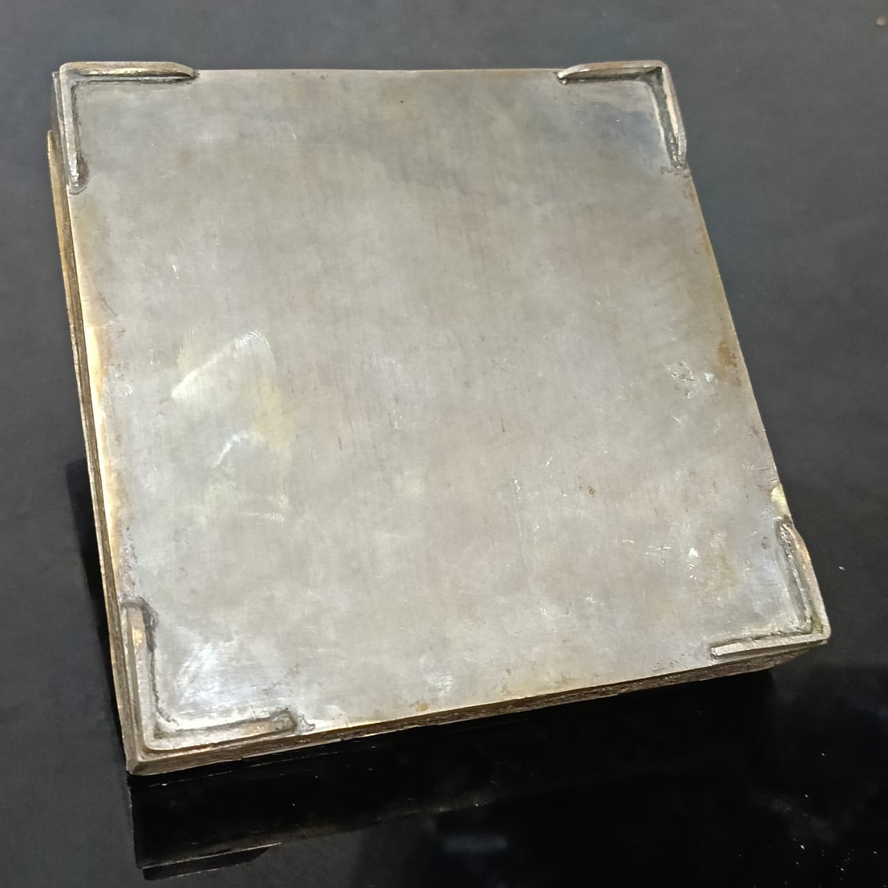 علبة قديمة نحاس مزخرفة