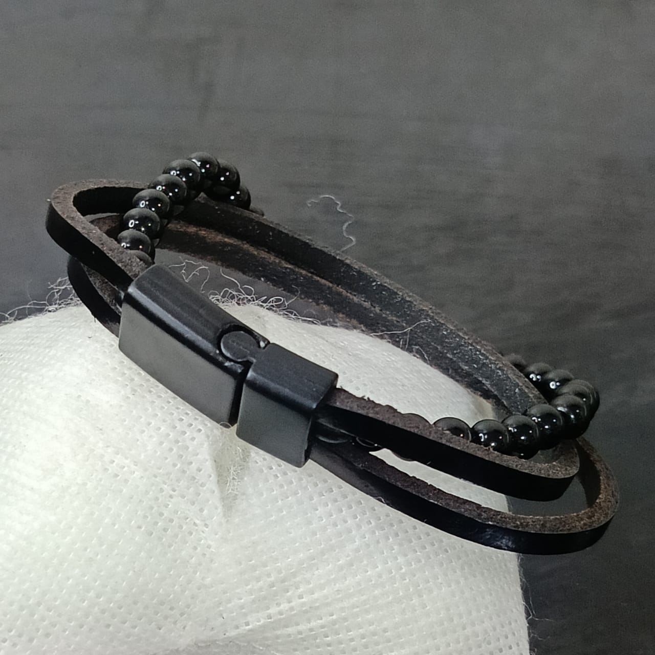 سوار تحفة جلد حر وعقيق