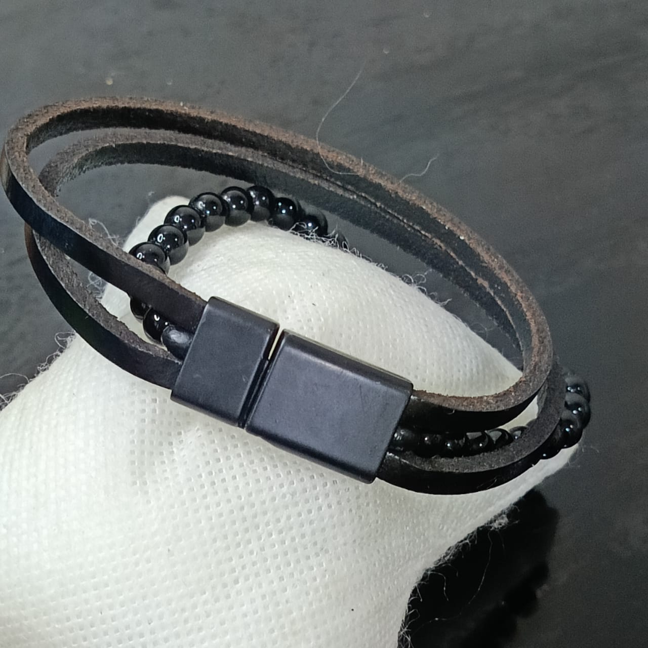 سوار تحفة جلد حر وعقيق