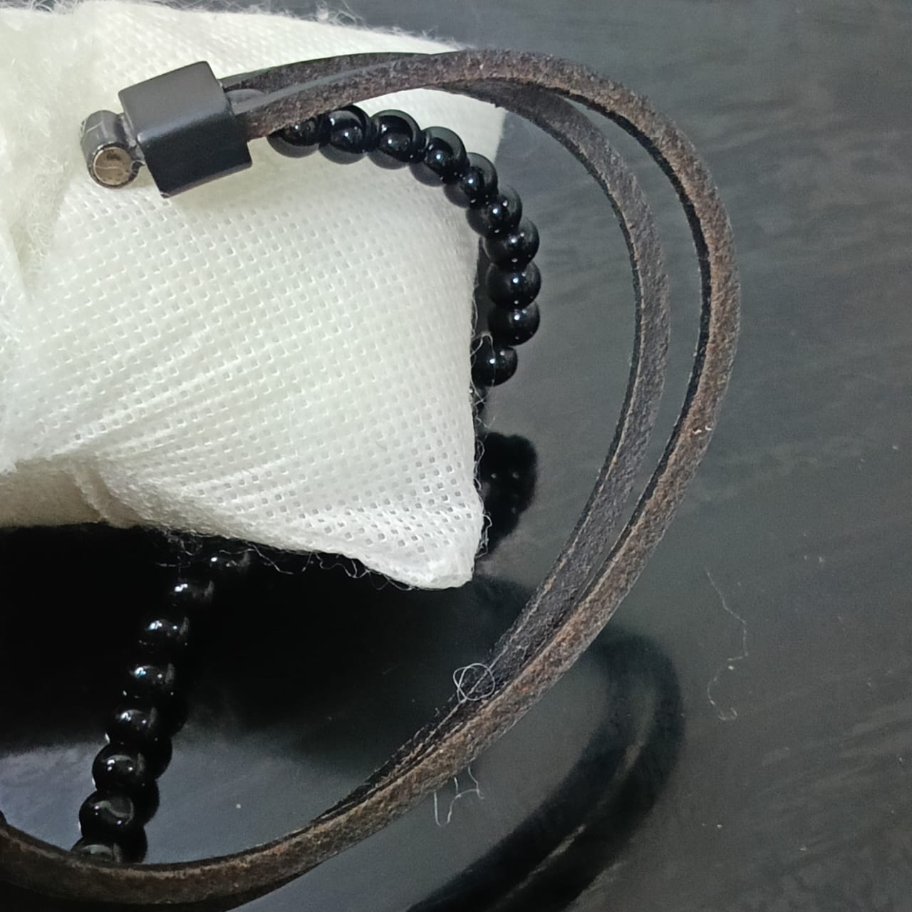 سوار تحفة جلد حر وعقيق