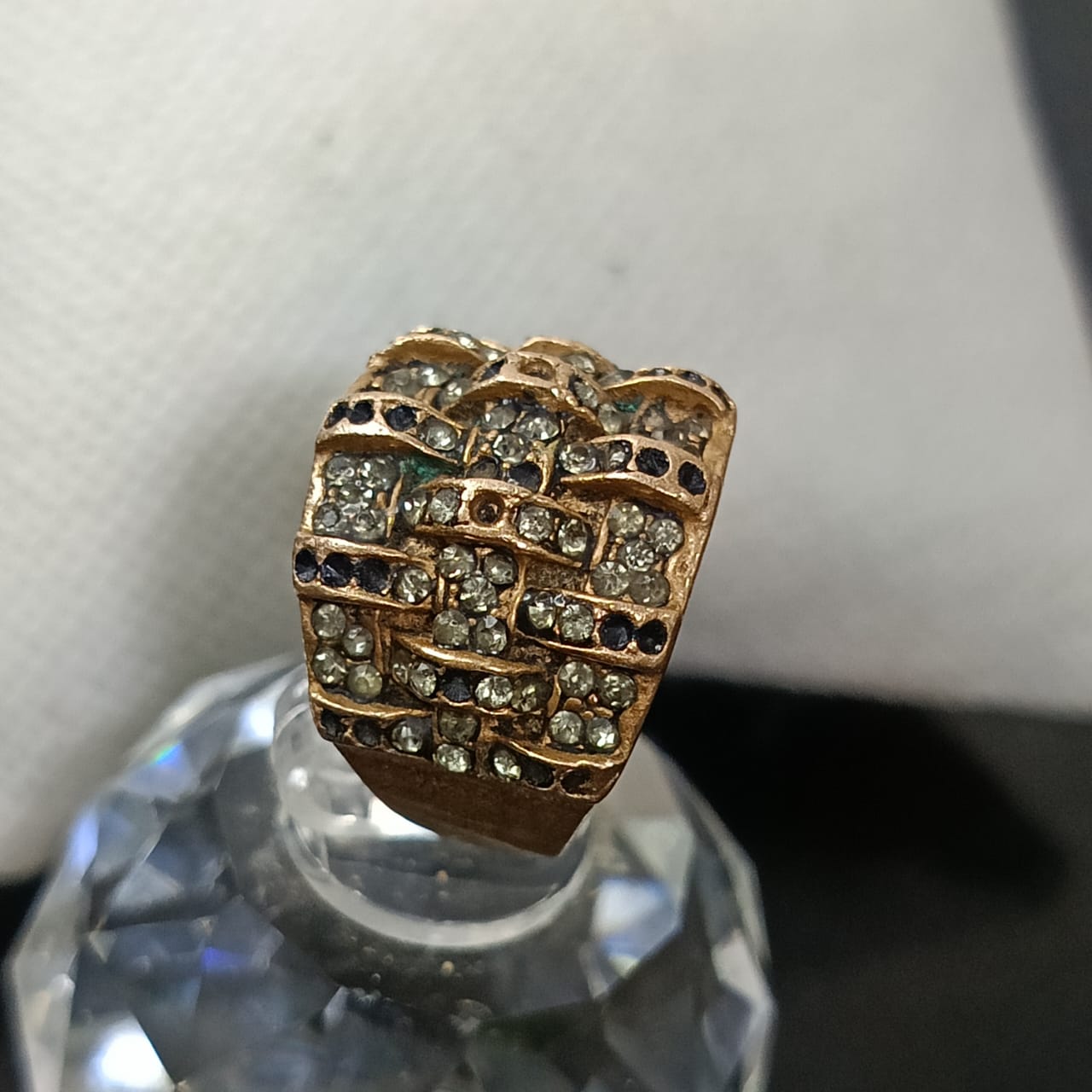 خاتم قديم نسائي بلاكي أحمر