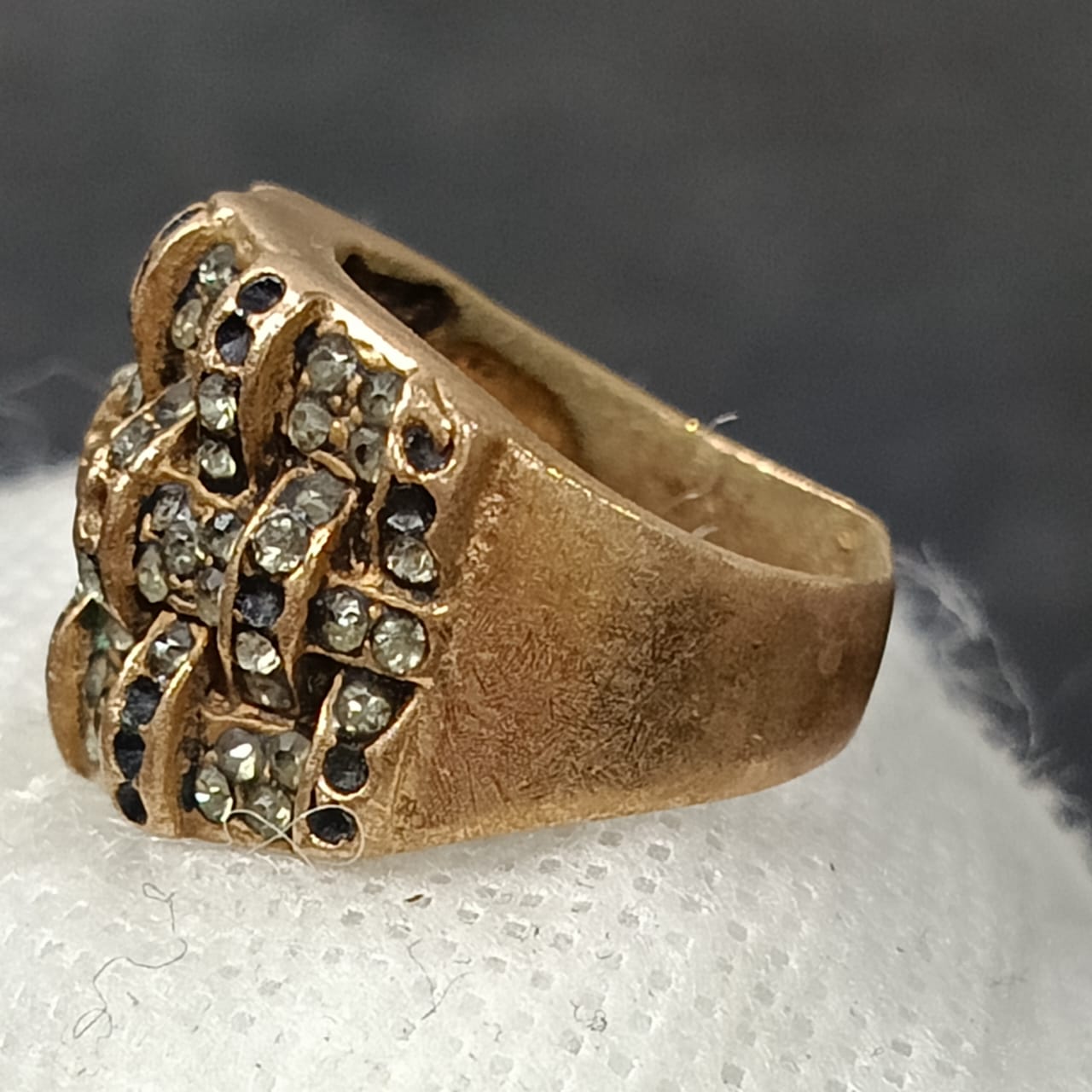 خاتم قديم نسائي بلاكي أحمر