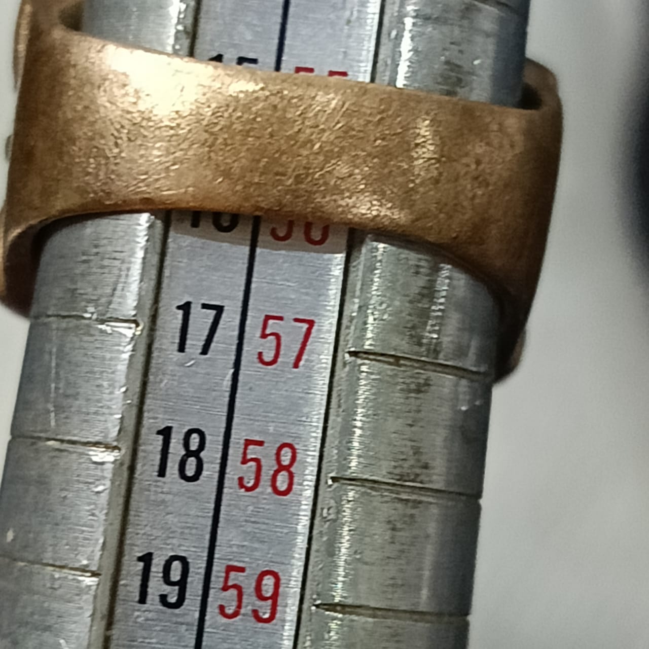 خاتم قديم نسائي بلاكي أحمر