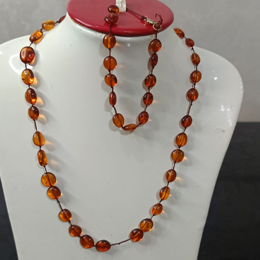 عقد وسواره من حجر كهرمان طبيعي