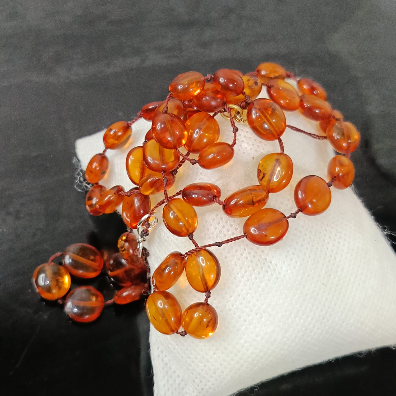 عقد وسواره من حجر كهرمان طبيعي