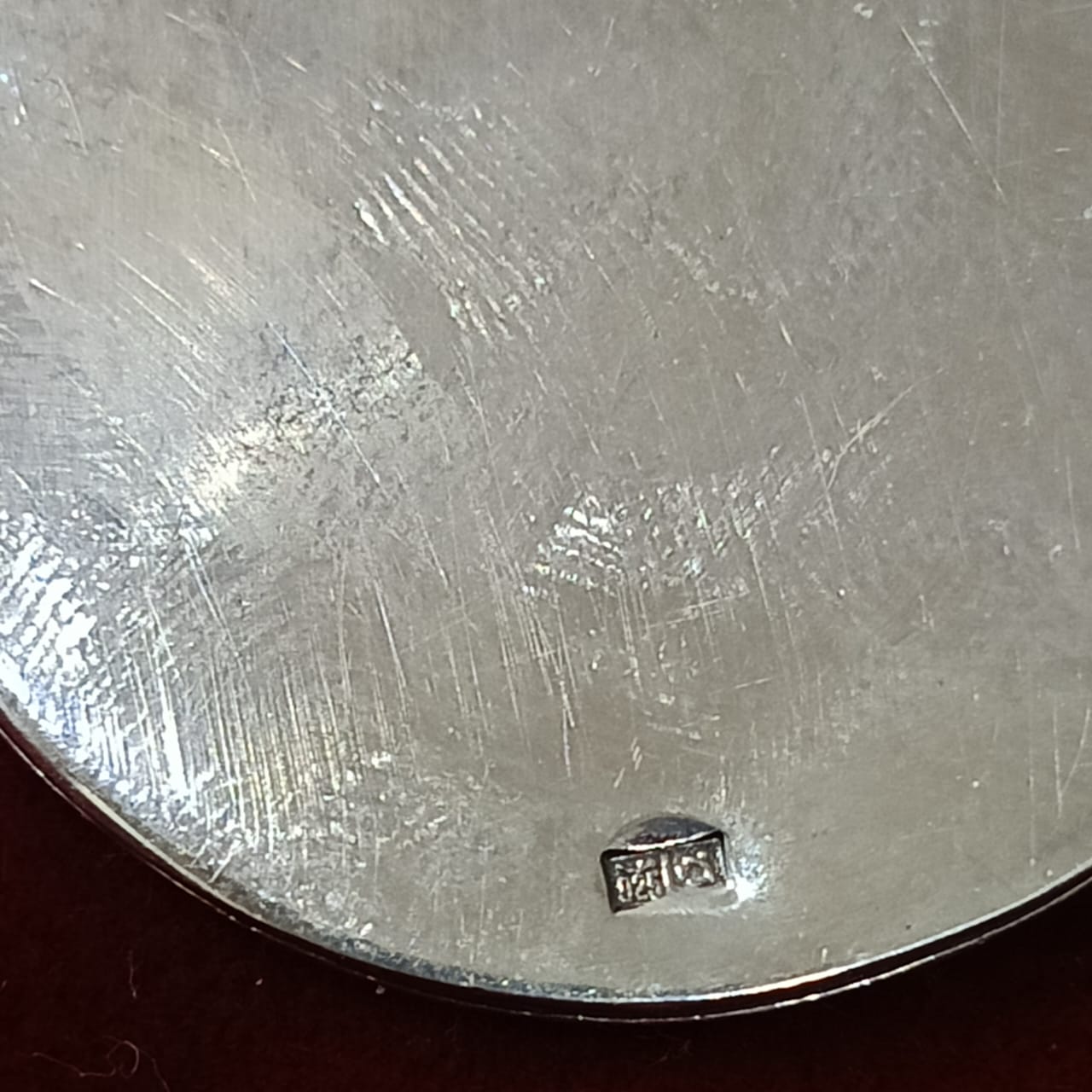 سلسلة تحفة فضة بحجر عقيق مصور