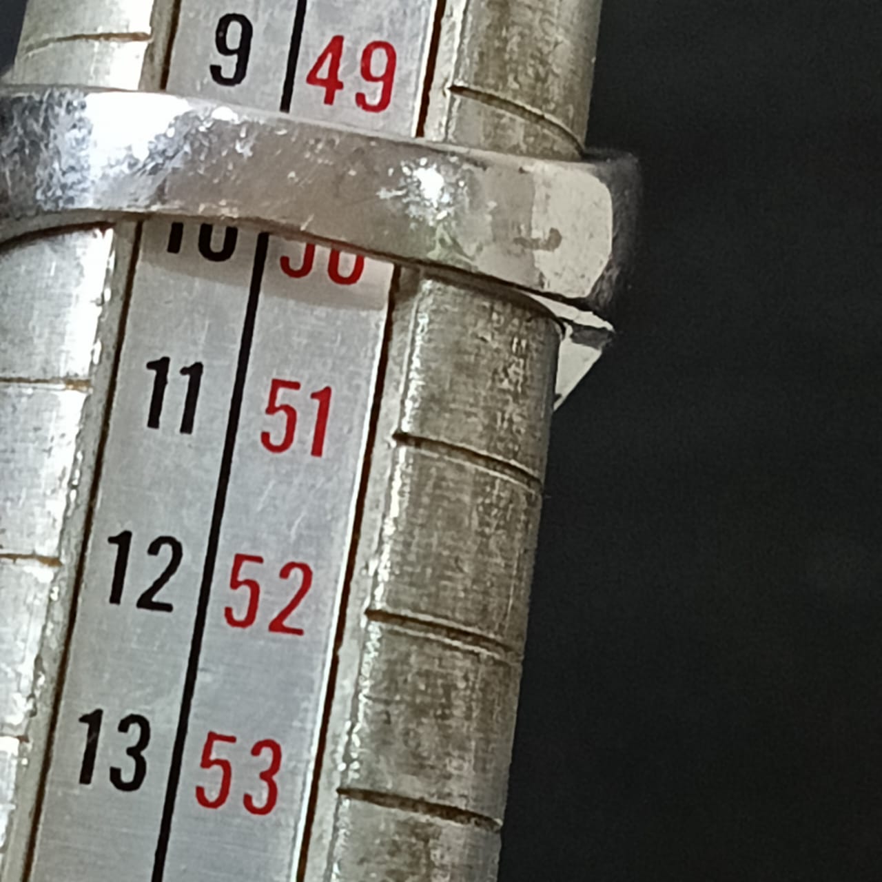 خاتم نسائي تحفة فضة مشلة بالذهب أبيض وحجر ياقوت طبيعي