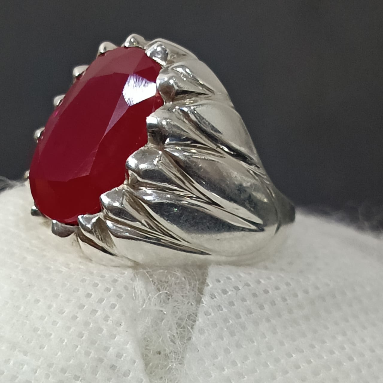 خاتم فضة تحفة بحجر ياقوت