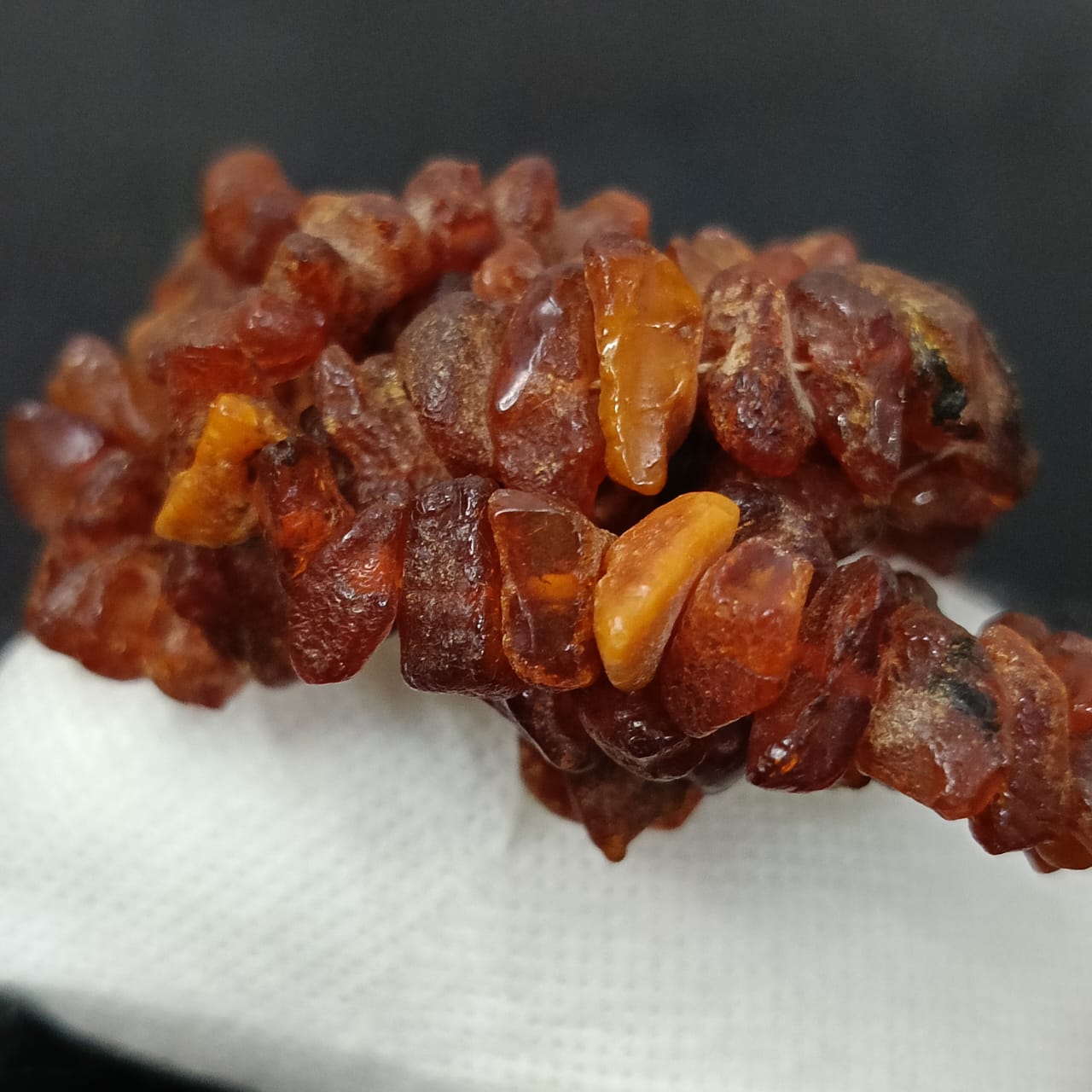 عقد تحفة قديمة كهرمان فواحة