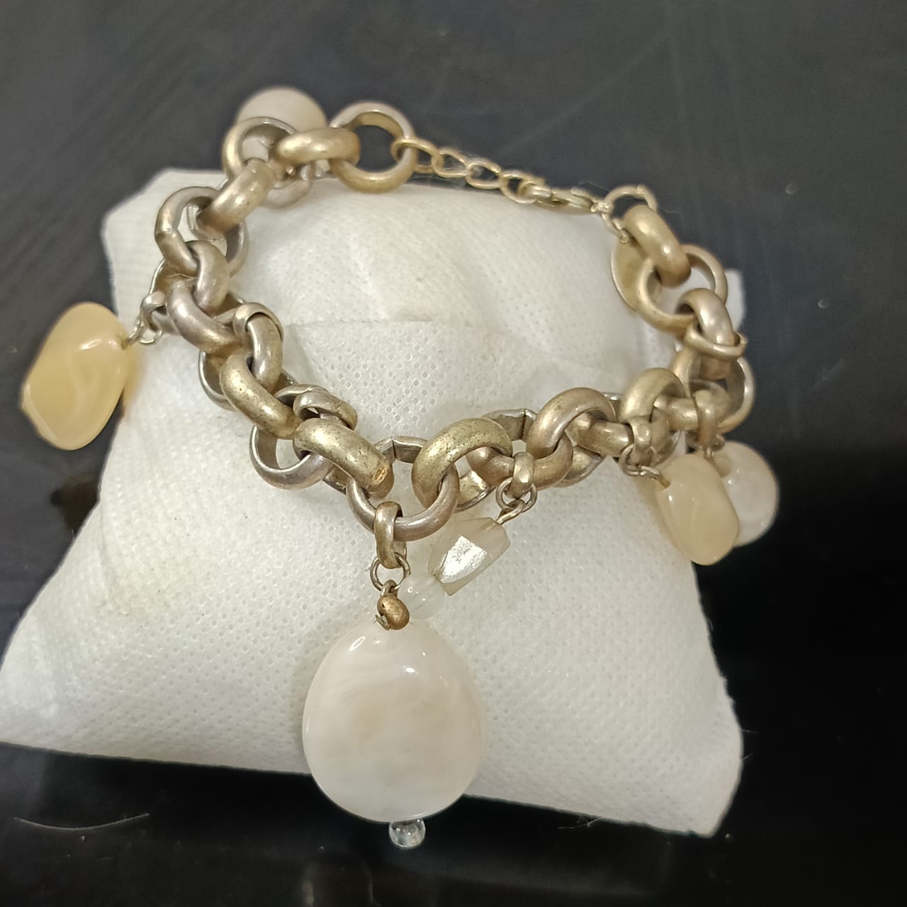 سوار تخفة قديمة بالاحجار