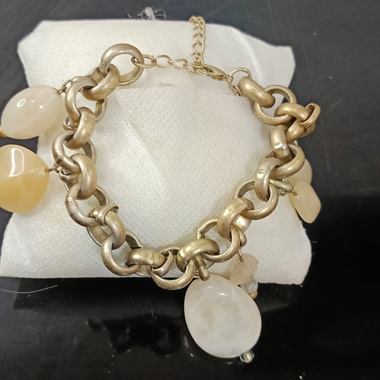 سوار تخفة قديمة بالاحجار