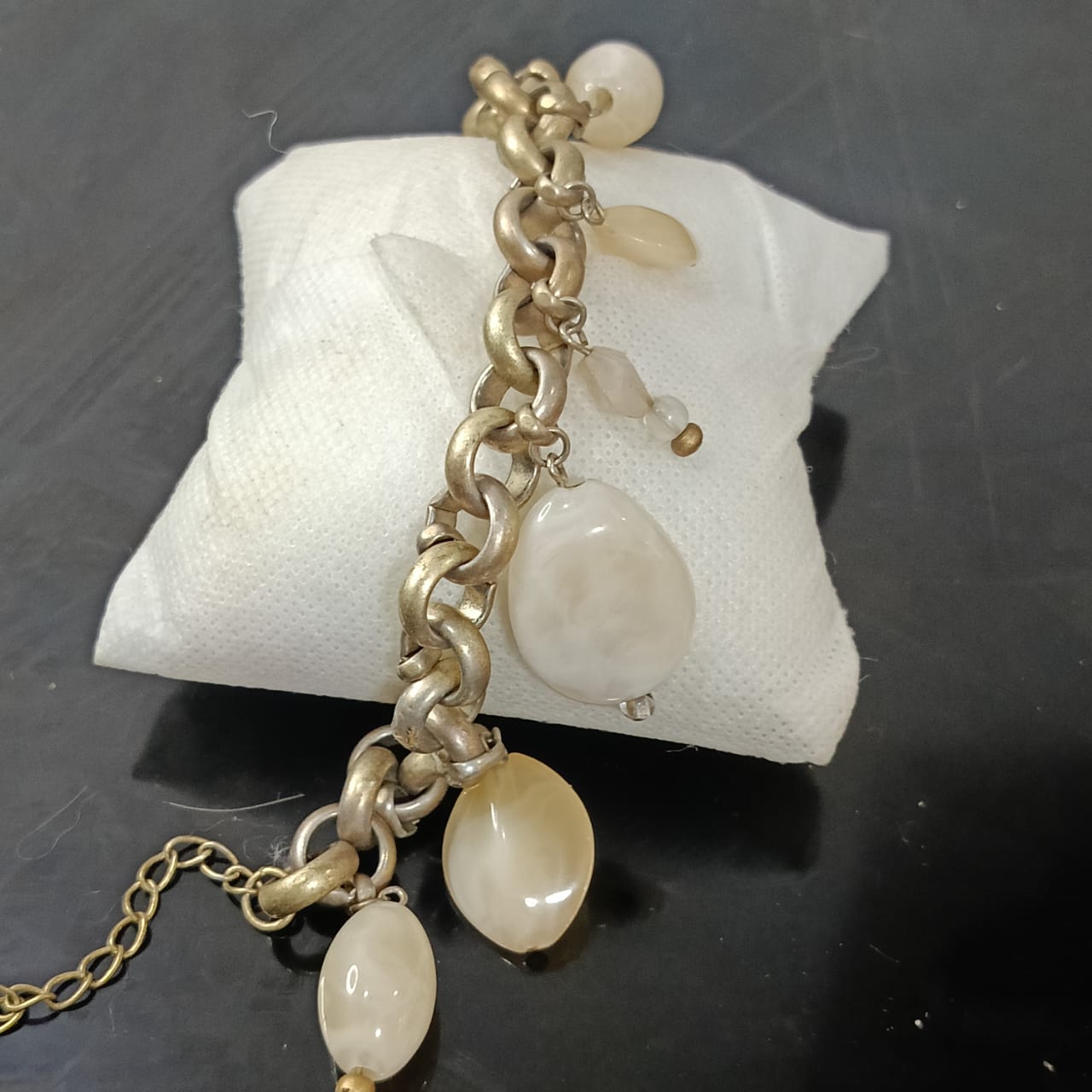 سوار تخفة قديمة بالاحجار