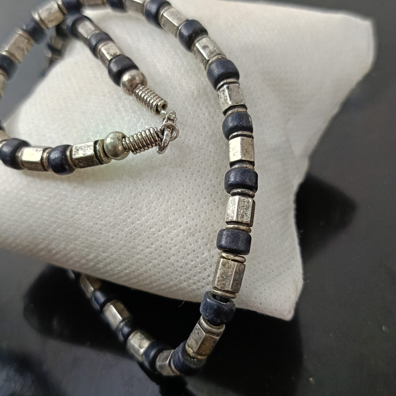 عقد تحفة من خرز