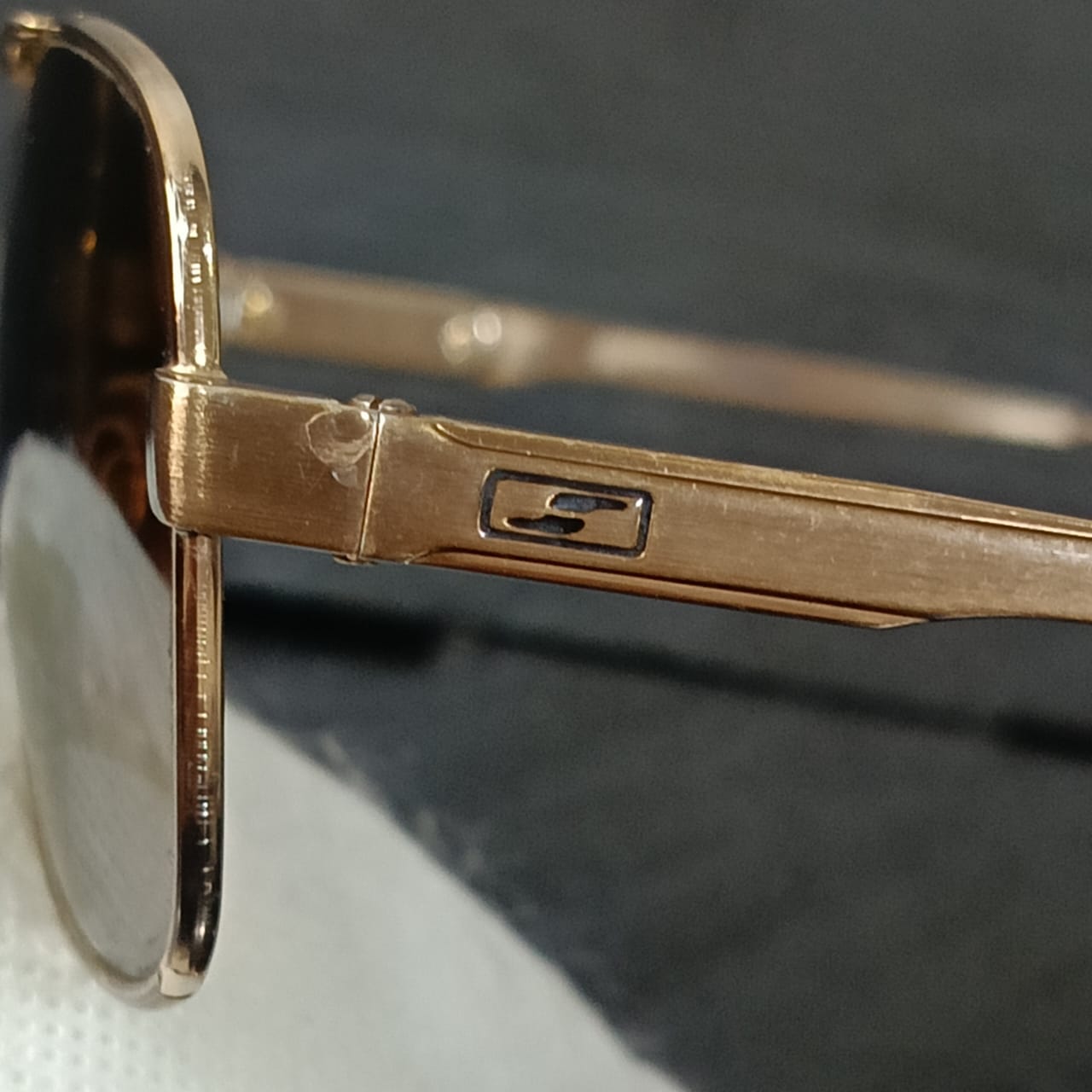 Cadre du lunette plaqué or vintage original