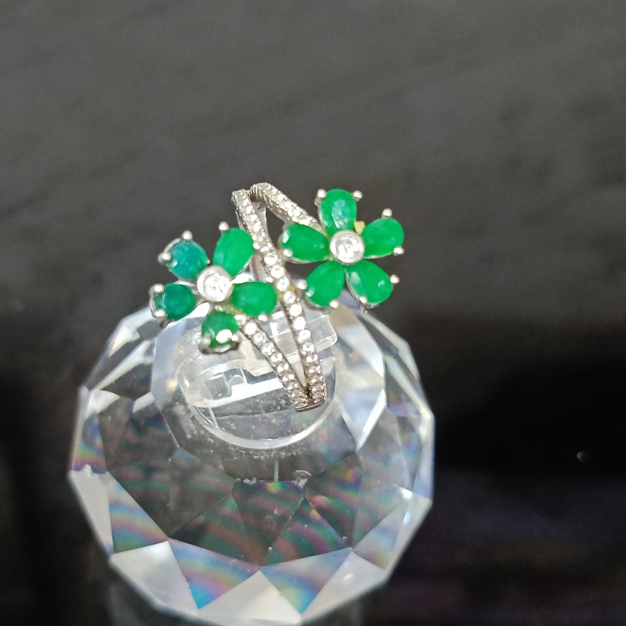 خاتم فضة نسائي مرصع بالأحجار