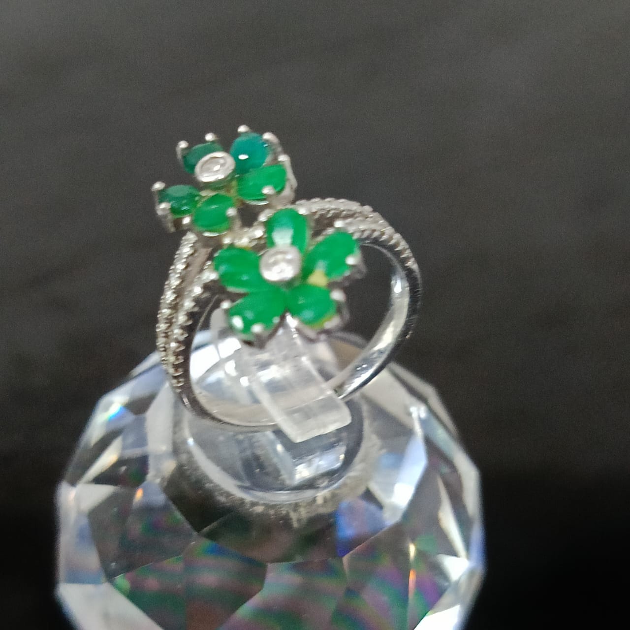 خاتم فضة نسائي مرصع بالأحجار