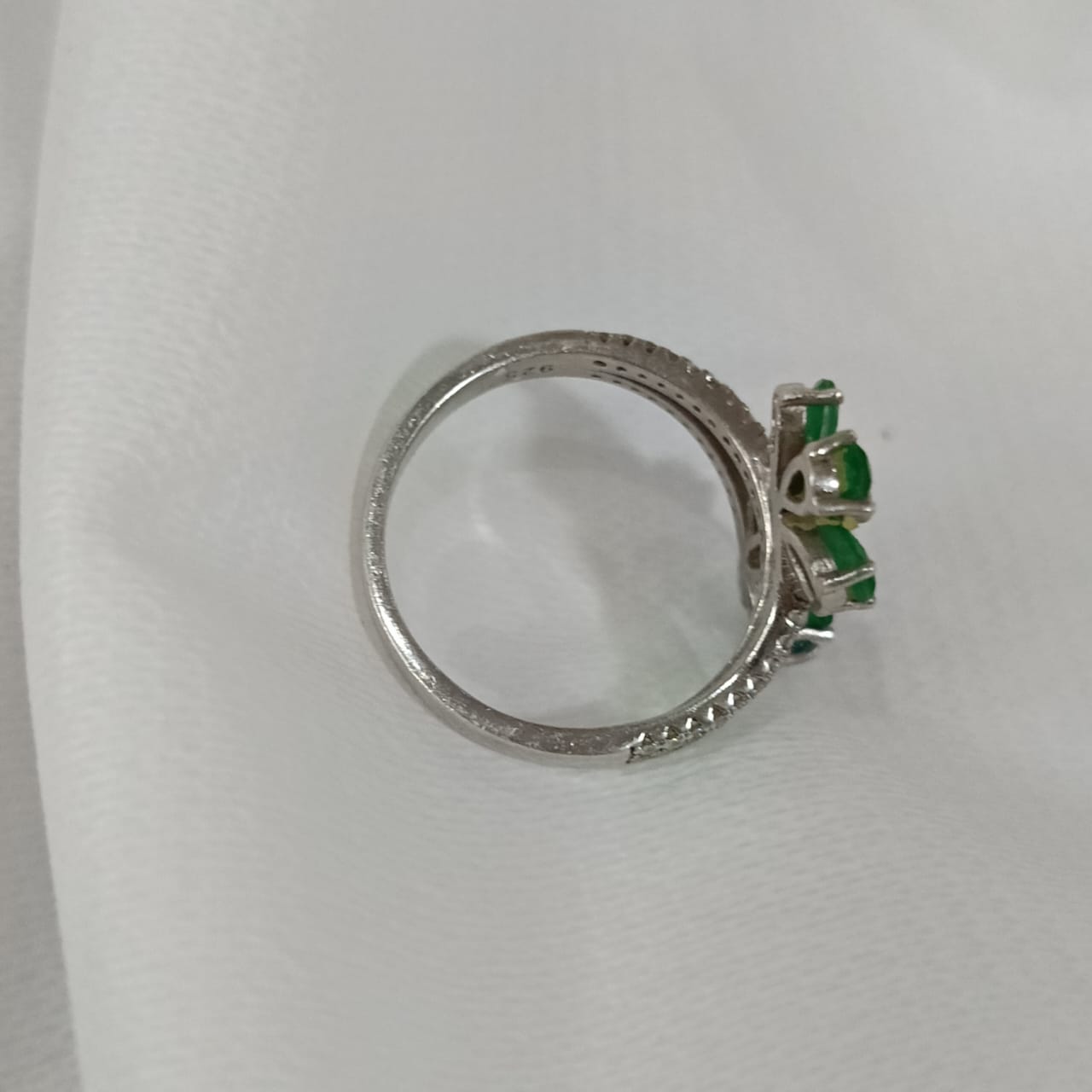 خاتم فضة نسائي مرصع بالأحجار