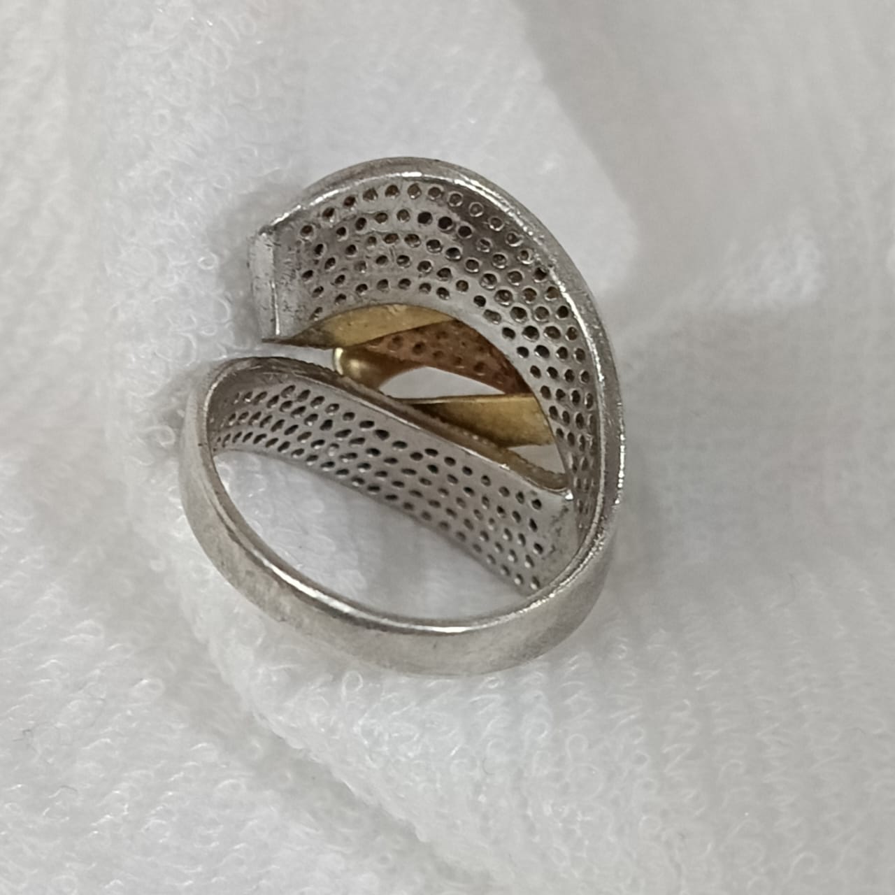 خاتم فضة نسائي على شكل وردة مرصع بالأحجار