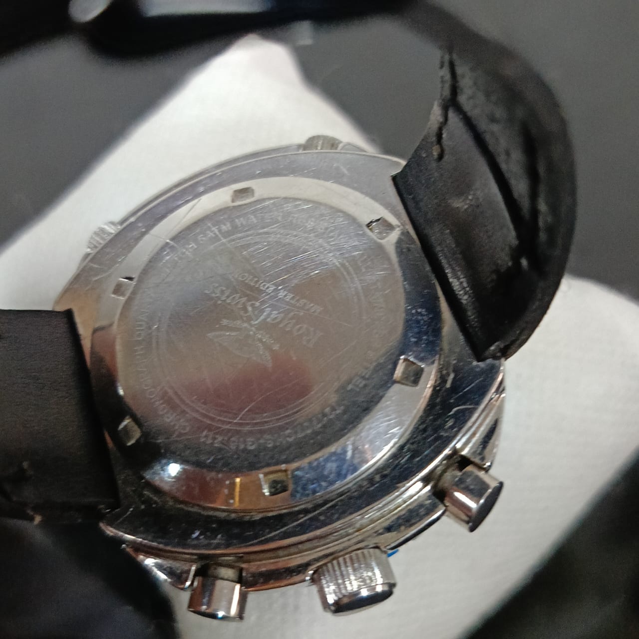 Montre royal suiss chrinographe Quartz original