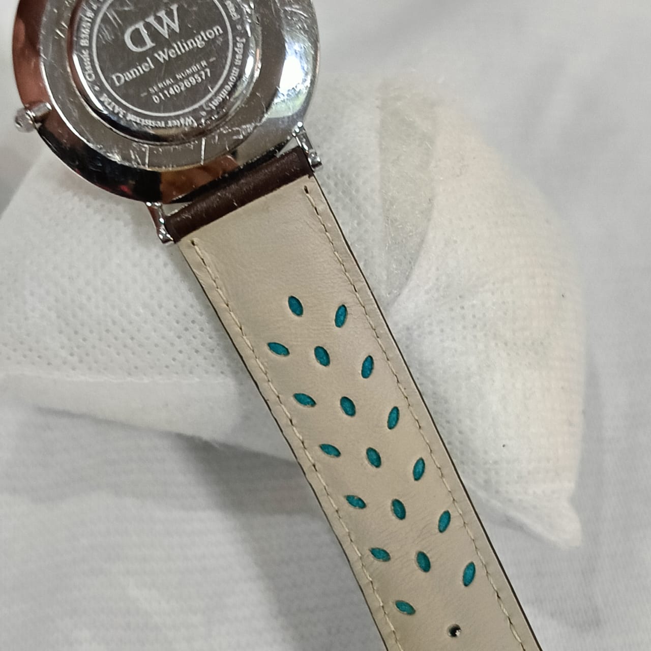 Montre DW daniel Wellington extra plat original unisexe