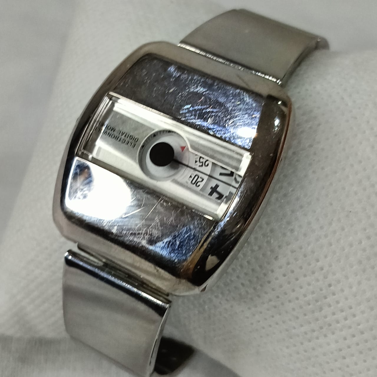 Montre électronvolt Quartz original
