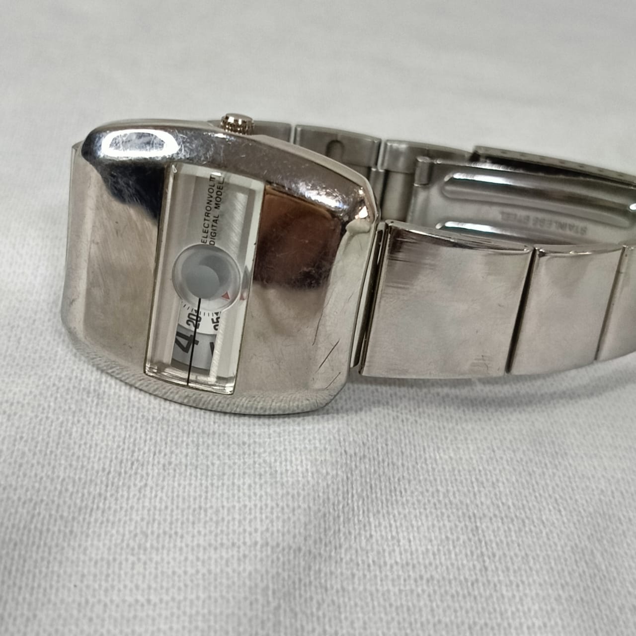 Montre électronvolt Quartz original