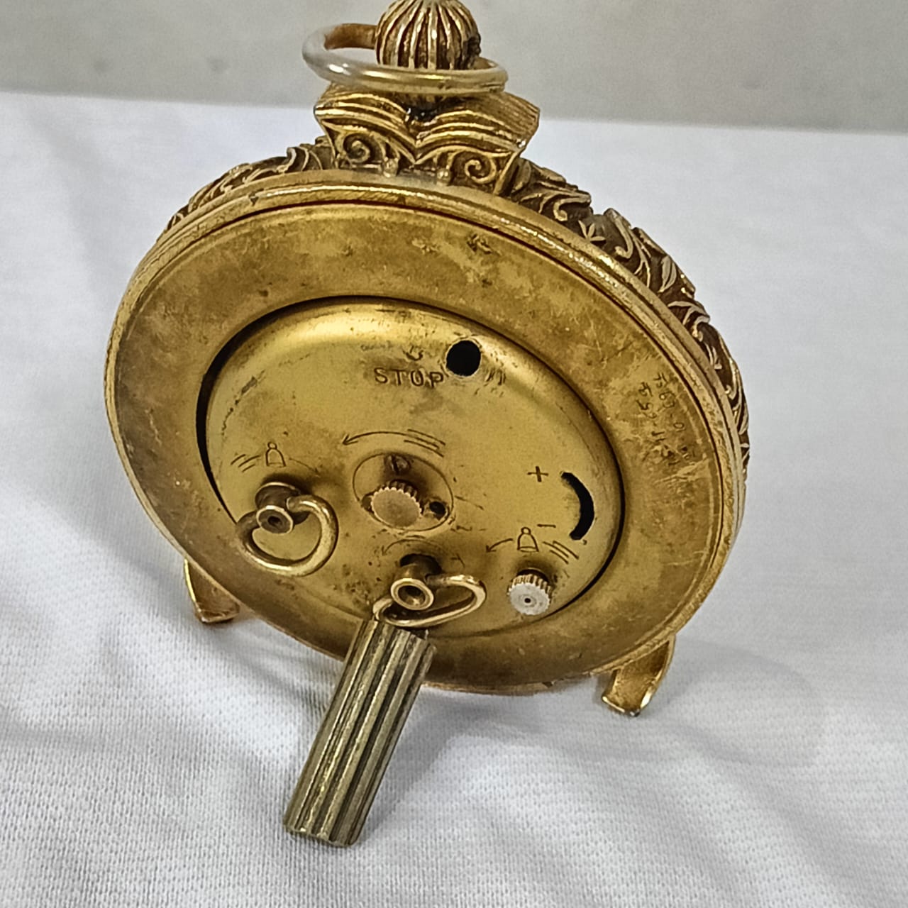 Ancienne pendule en bronze doré mécanique vintage