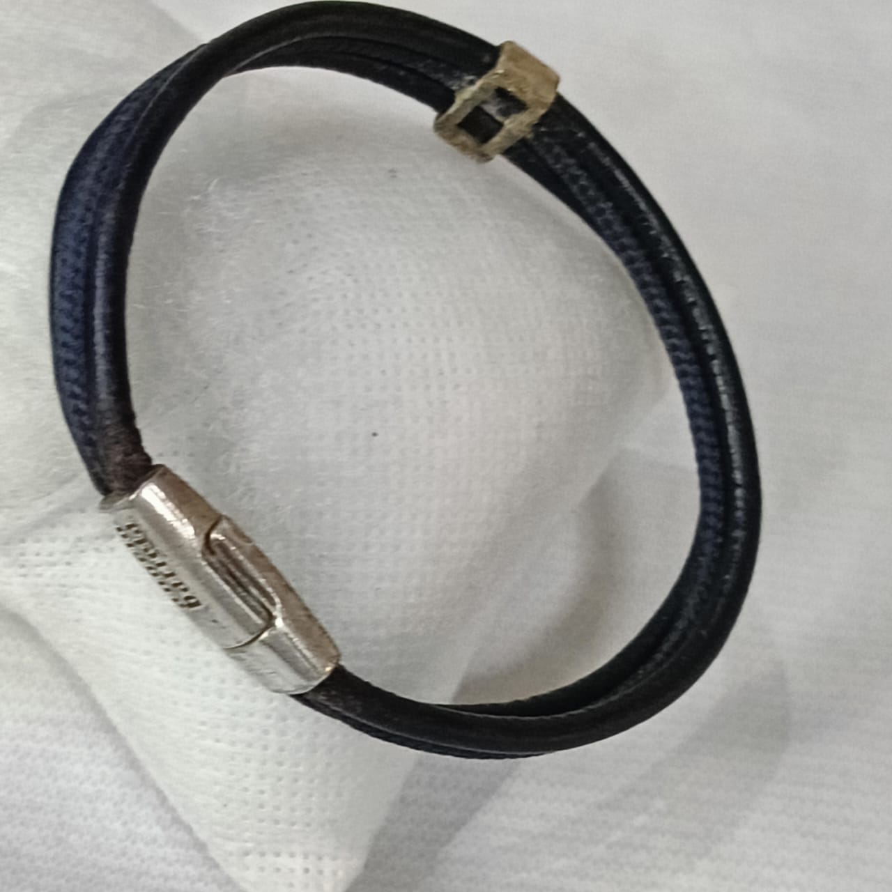 Bracelet en cuir argenté antique original