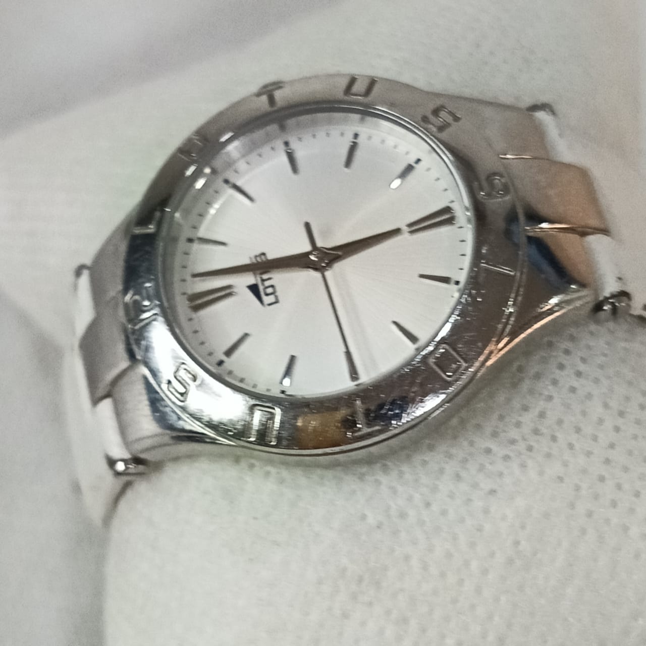 Montre lotus femme original Quartz