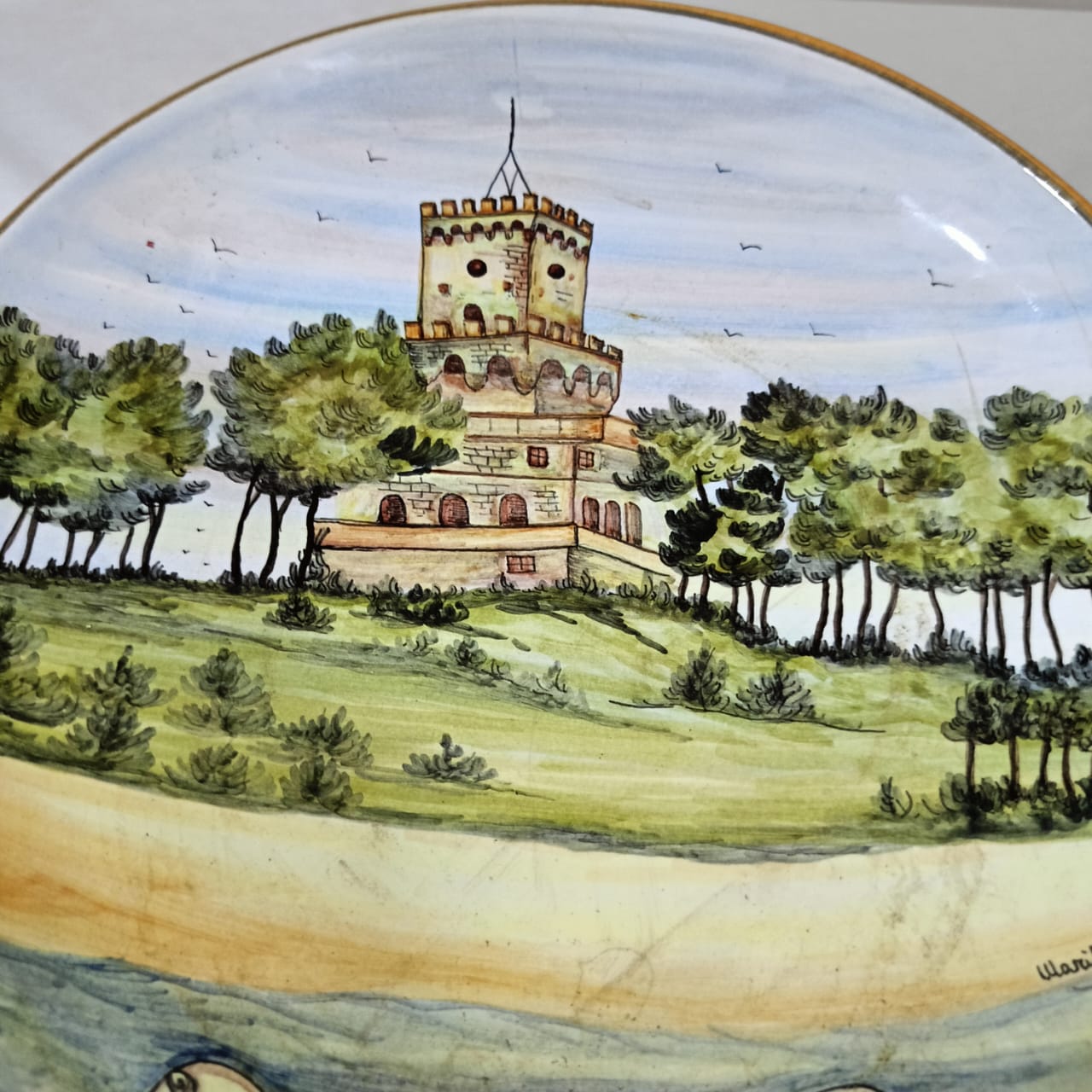 Ancien plat décoratif original porcelaine
