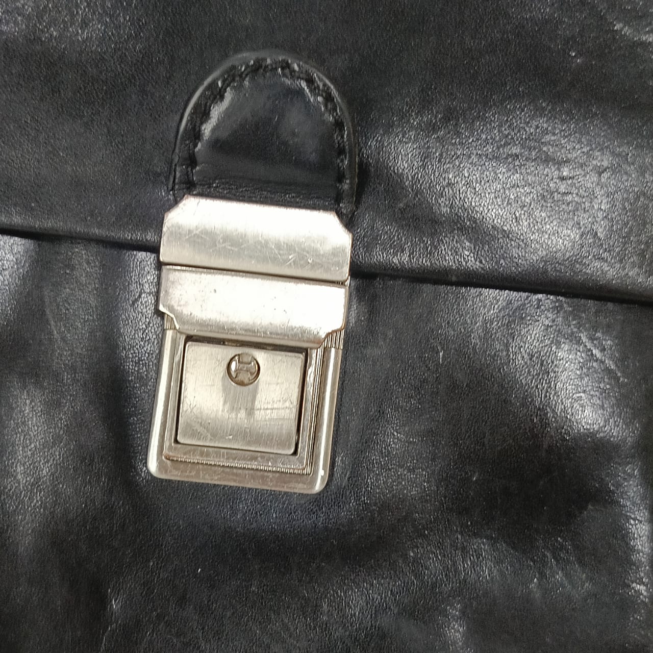 Mini cartable Gérard Menon en cuir vintage original