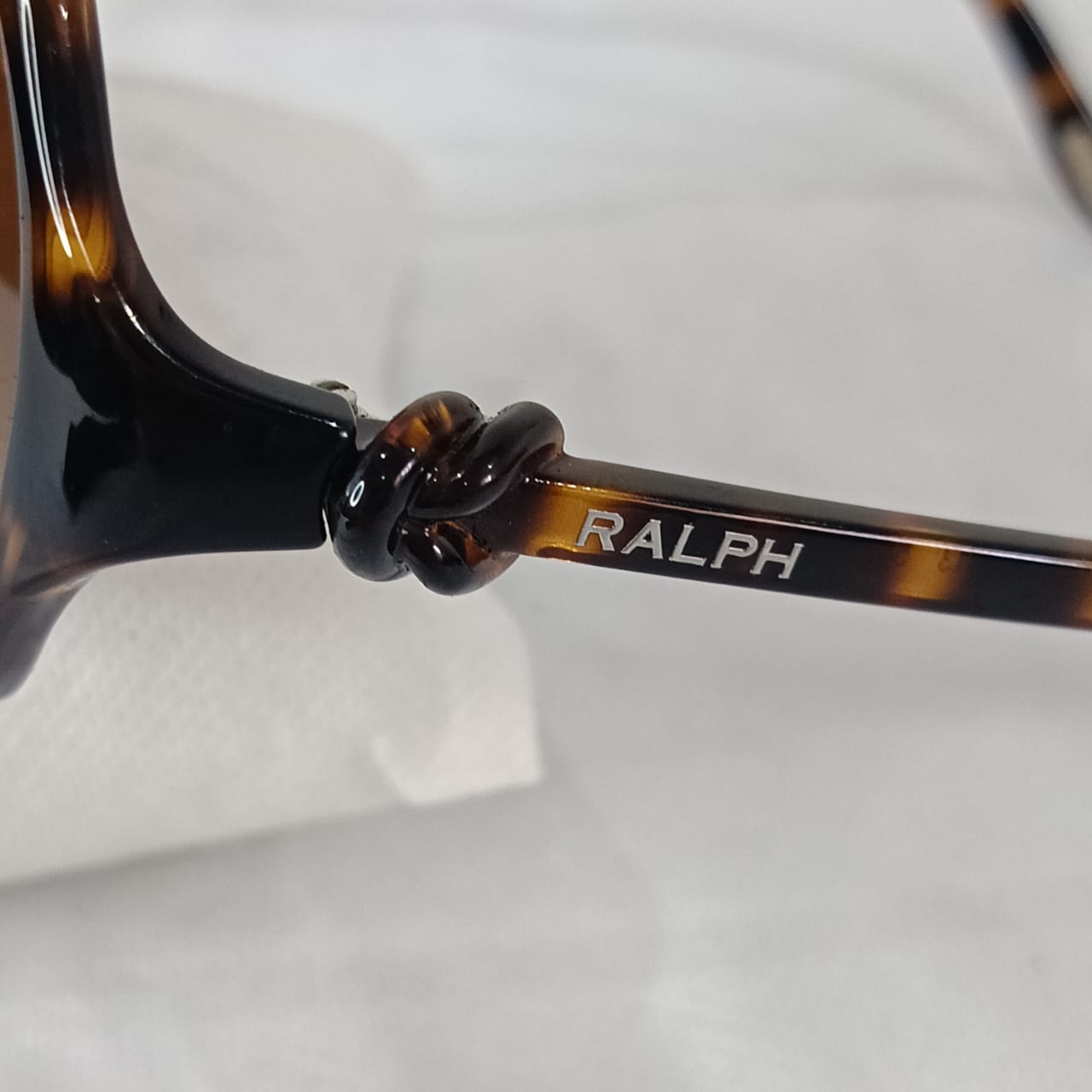 Lunette Ralph Fiennes femme original