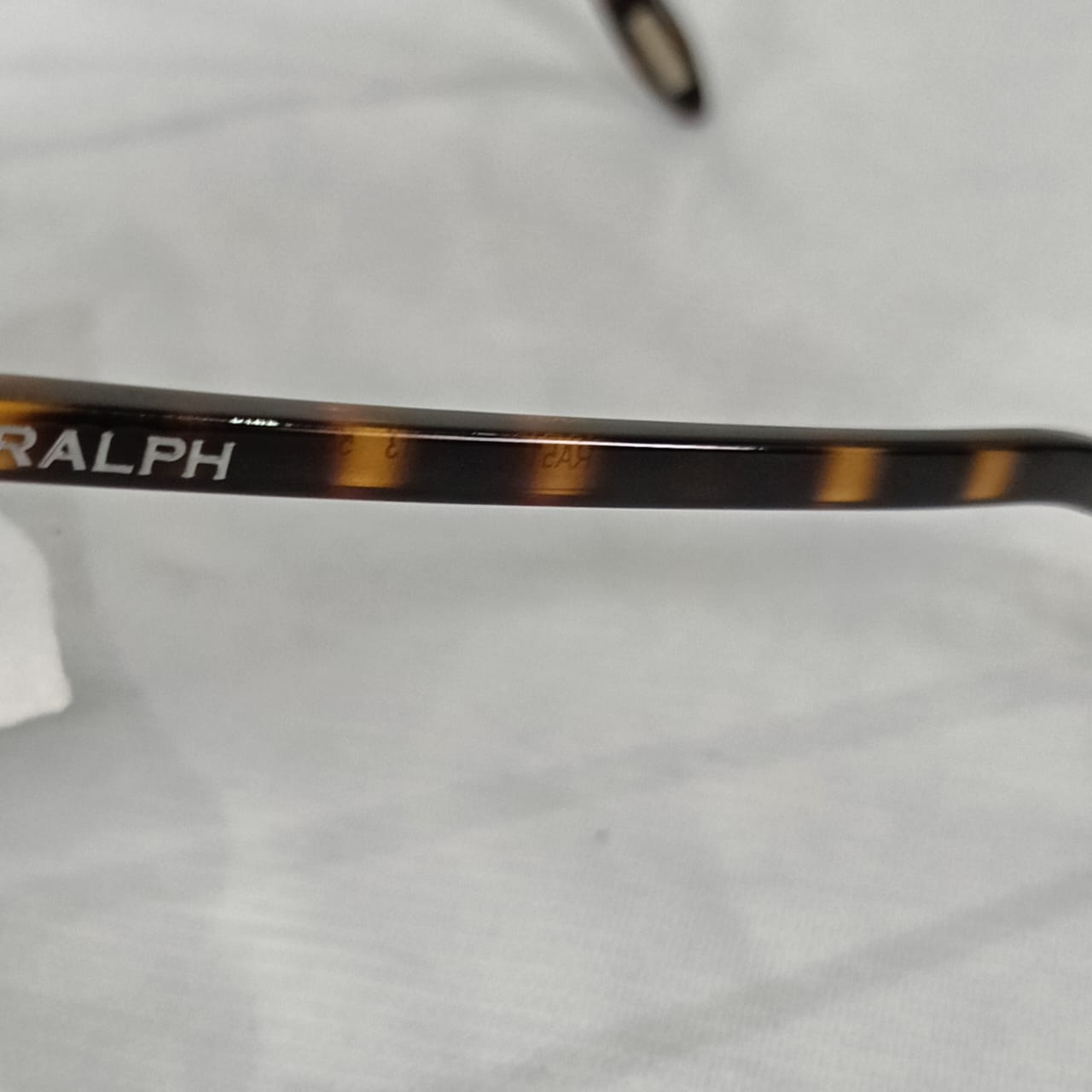 Lunette Ralph Fiennes femme original