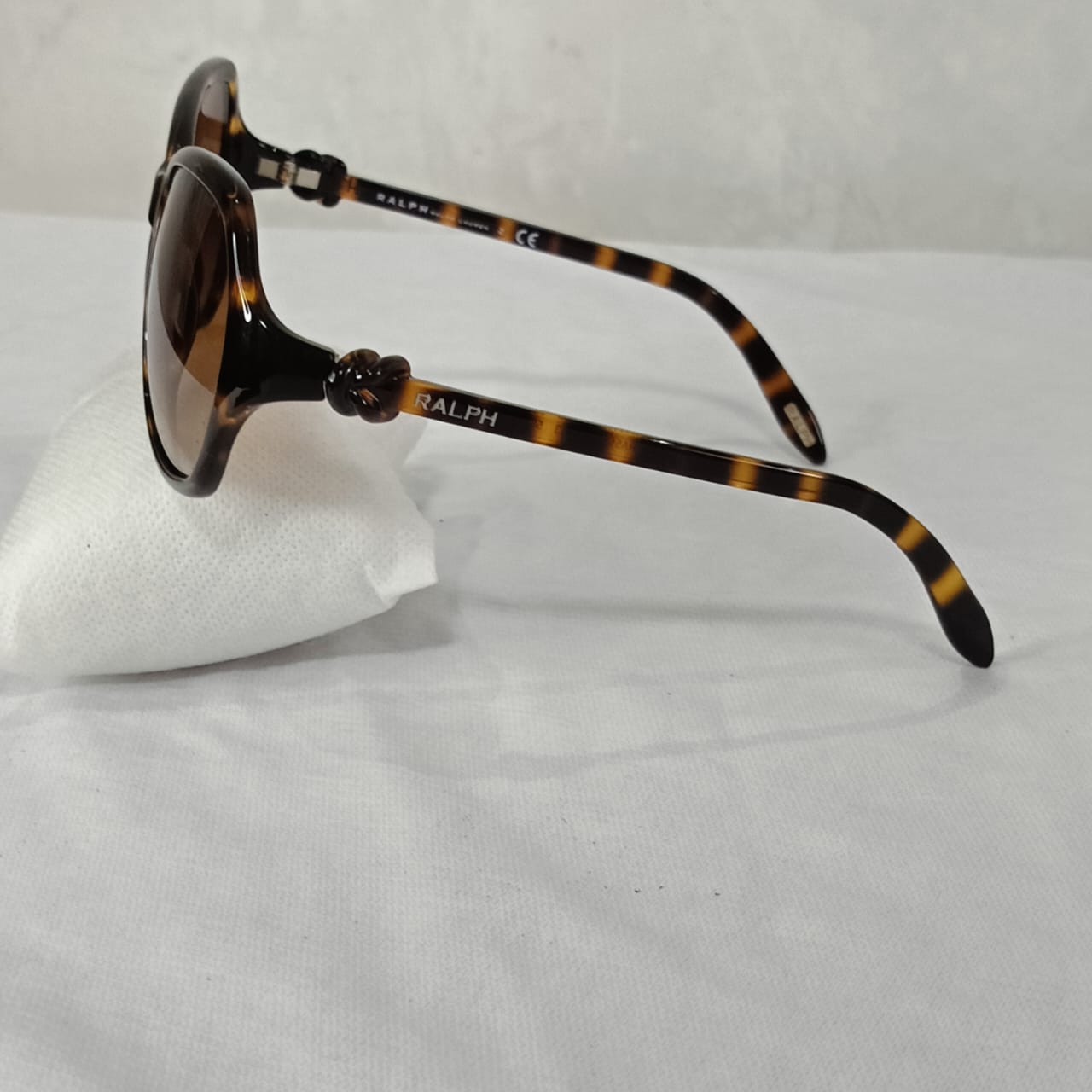 Lunette Ralph Fiennes femme original