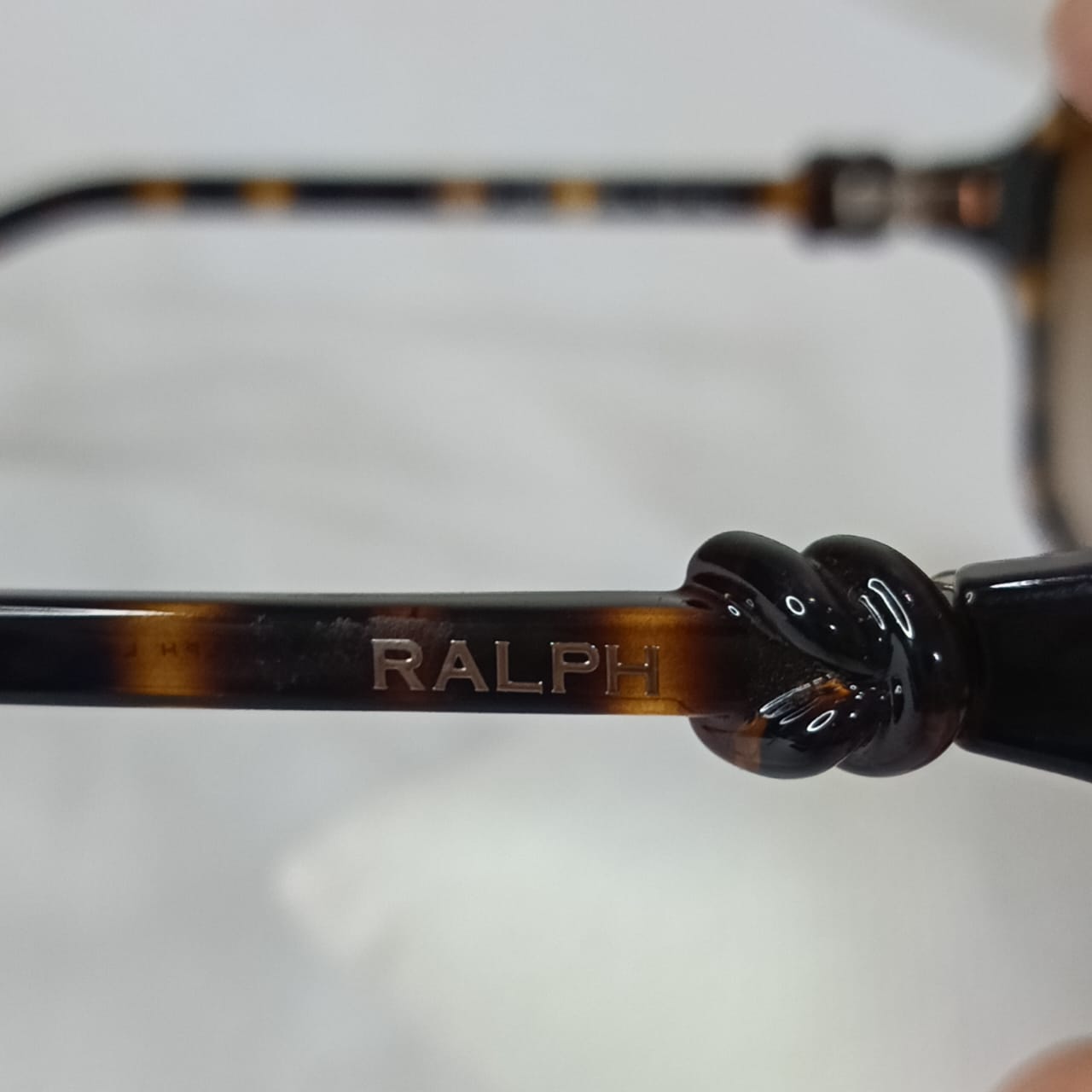 Lunette Ralph Fiennes femme original